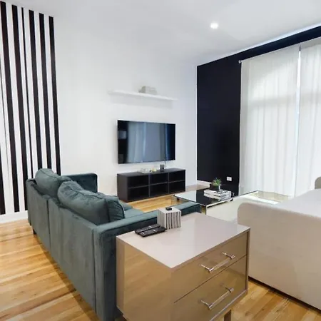 Vogue Bucktown 4 Bd 2 Ba Apartment